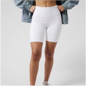 Athleta Interval Stash 7" Short - white
